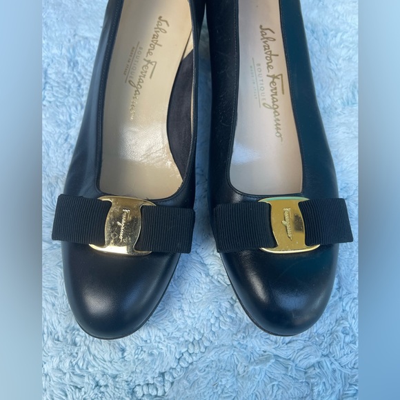 Salvatore Ferragamo Shoes - Salvatore Ferragamo VERA VARA bow pumps black leather size 6,5 C vintage
